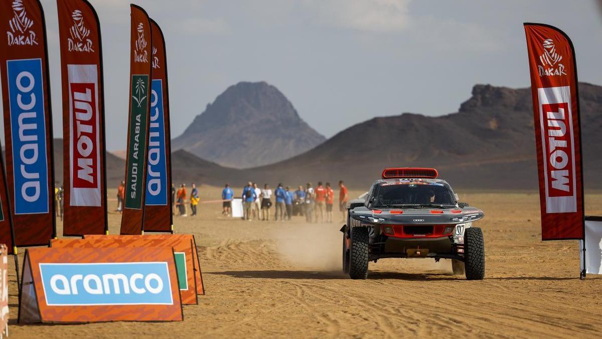 El coche de Carlos Sainz en la última etapa del Dakar.