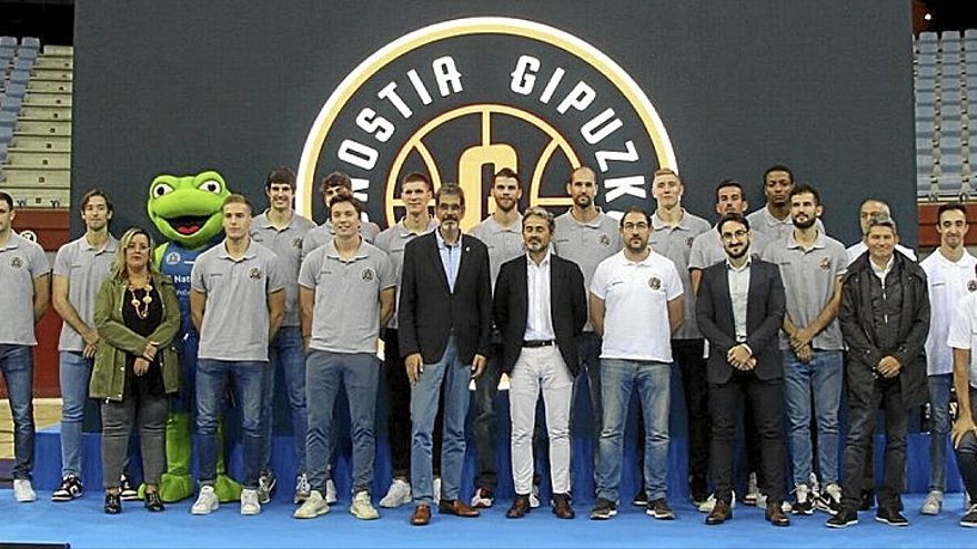 Foto de familia de la presentación del GBC que tuvo lugar ayer en Illunbe.