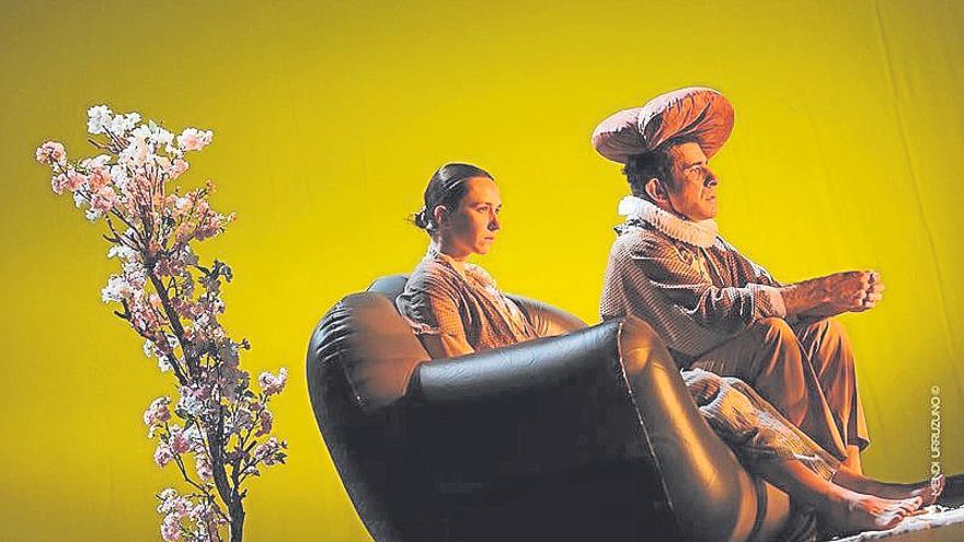 Edurne Azkarate eta Javier Barandiaran aktoreak, obrako une batean.