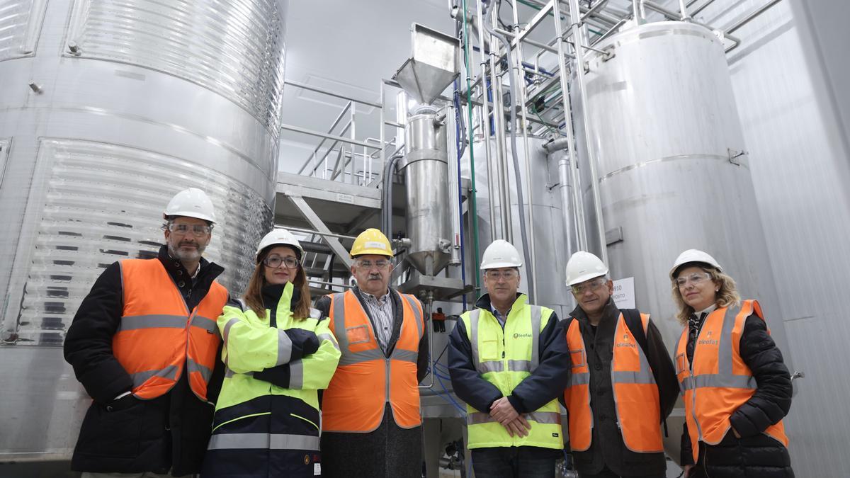 El vicepresidente Aierdi en su visita a la empresa Oleofat en la CAT de Tudela.