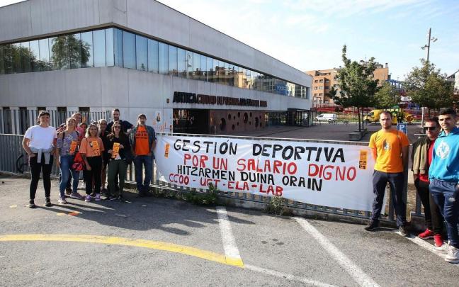 Seguimiento de la huelga indefinida del sector de gesti&oacute;n deportiva el pasado 18 de octubre en la CD de Artica.