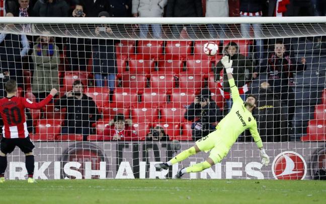 Aitor Fern&aacute;ndez, del Levante, en un partido ante el Athletic