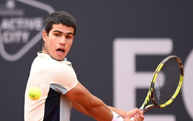Carlos Alcaraz en el torneo de Hamburgo.