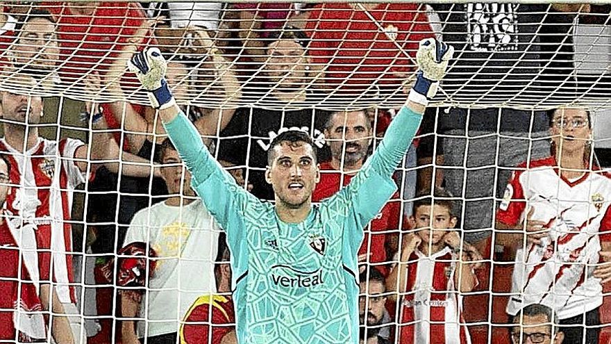 Sergio Herrera celebra la victoria de Osasuna.