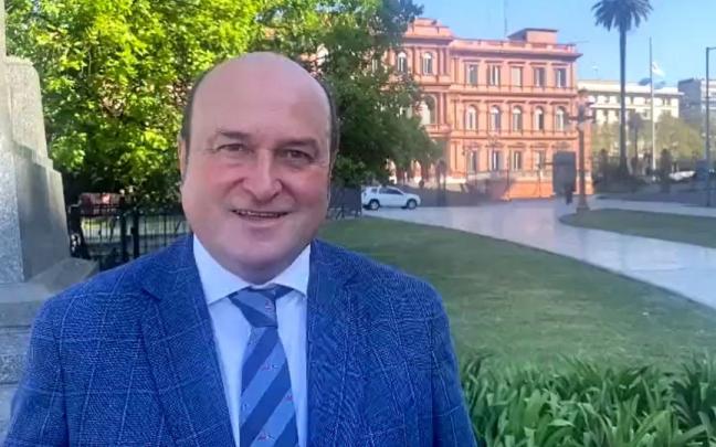 Andoni Ortuzar, junto a la Casa Rosada Andoni Ortuzar, junto a la Casa Rosada