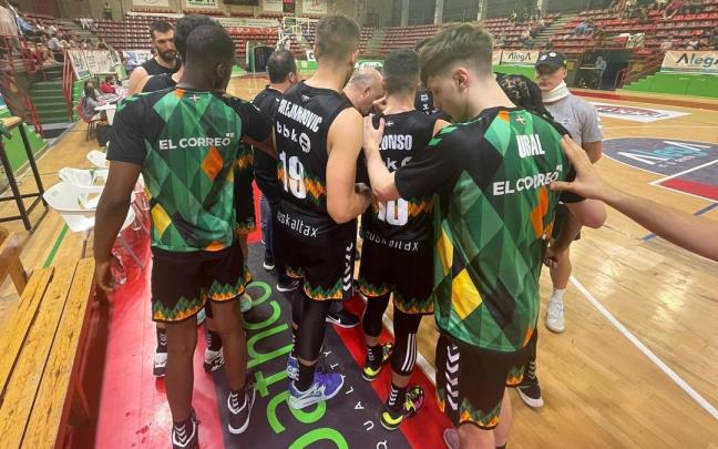 El Bilbao Basket, ayer domingo, en un tiempo muerto.