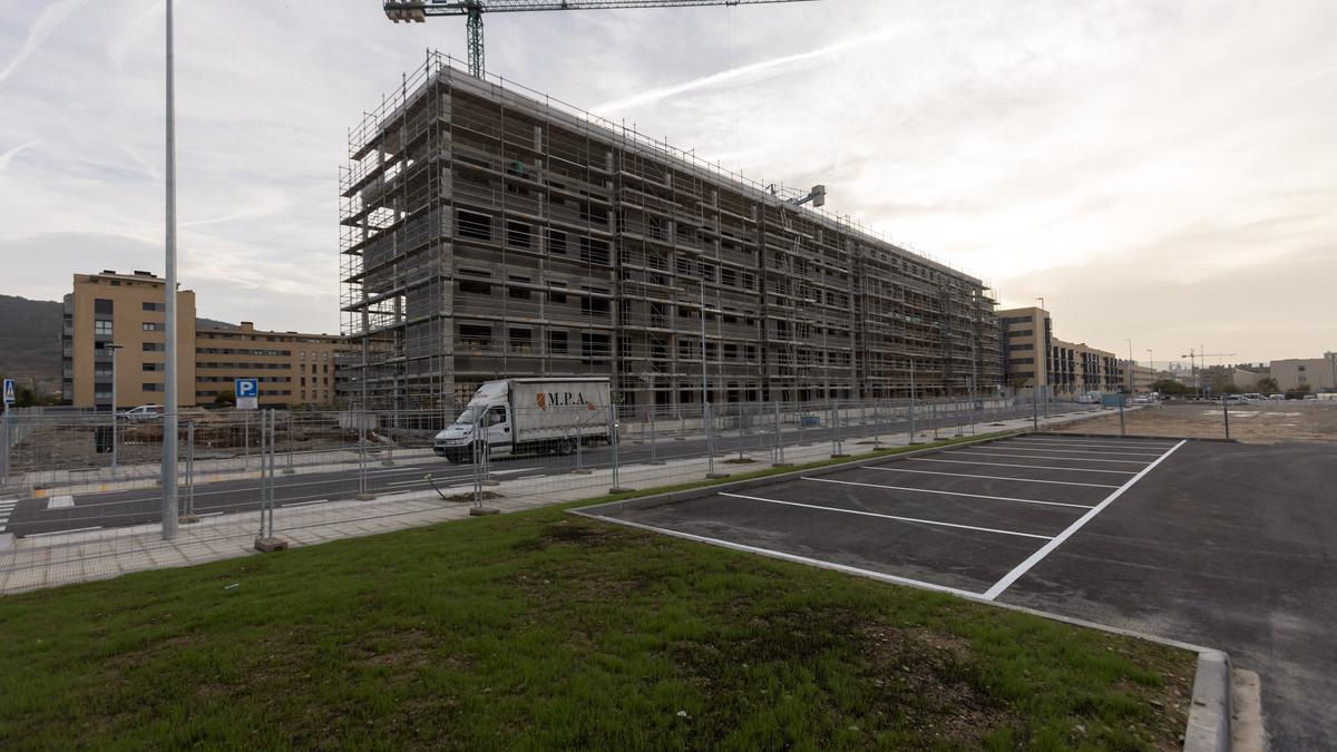 Abre al tránsito peatonal y rodado parte de la urbanización del solar de la antigua Bosch en Buztintxuri - Euntzetxiki