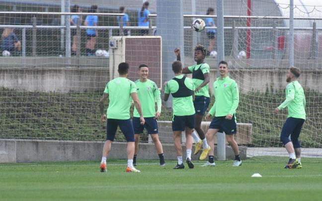 Yuri Berchiche, Ander Herrera, Iñigo Martínez, Nico Williams, Oihan Sancet e Iker Muniain, durante la sesión de entrenamiento en Lezama Yuri Berchiche, Ander Herrera, Iñigo Martínez, Nico Williams, Oihan Sancet e Iker Muniain, durante la sesión de entrenamiento en Lezama
