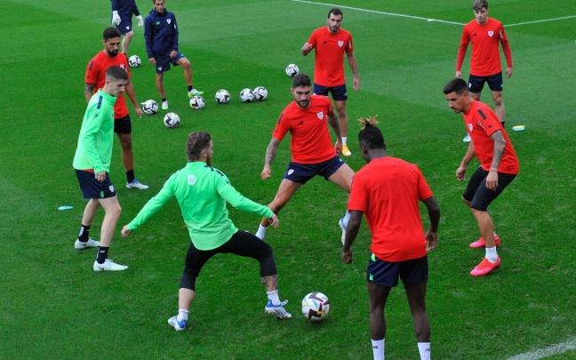 Varios jugadores del Athletic durante un entrenamiento de la pasada semana en Lezama Varios jugadores del Athletic durante un entrenamiento de la pasada semana en Lezama