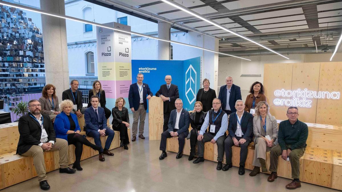 Foto de familia del congreso Etorkizuna Eraikiz