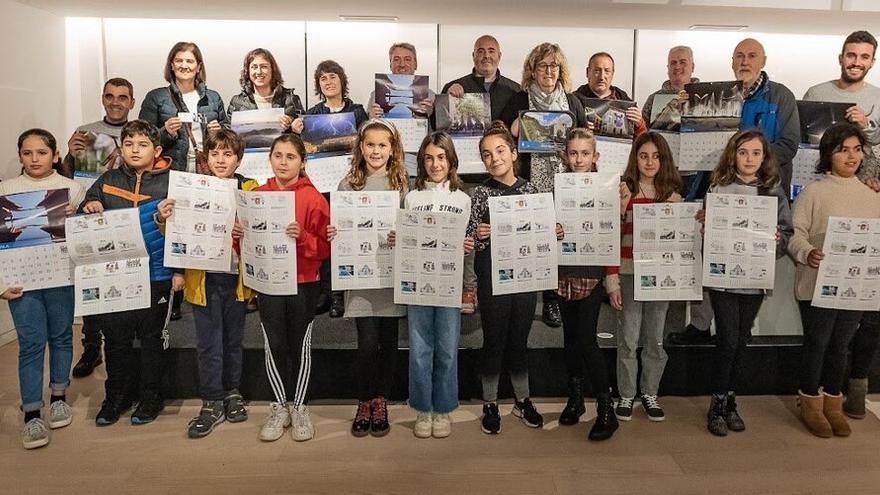 Los premiados en los concursos de fotografía y dibujo con las autoridades en la presentación.