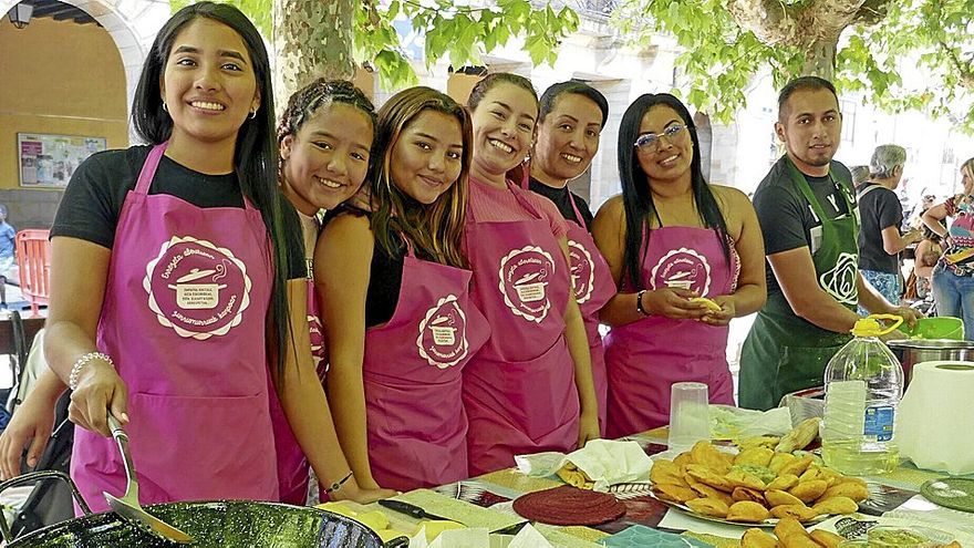 Este grupo de Colombia que vive en Altsasu preparó deliciosas empanadillas de carne desmechada que se acompañaban con guacamole y salsa de ají.