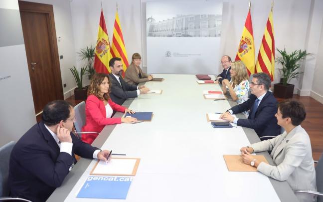 Tercera reunión de la mesa de diálogo entre el Gobierno español y la Generalitat de Catalunya. Tercera reunión de la mesa de diálogo entre el Gobierno español y la Generalitat de Catalunya.