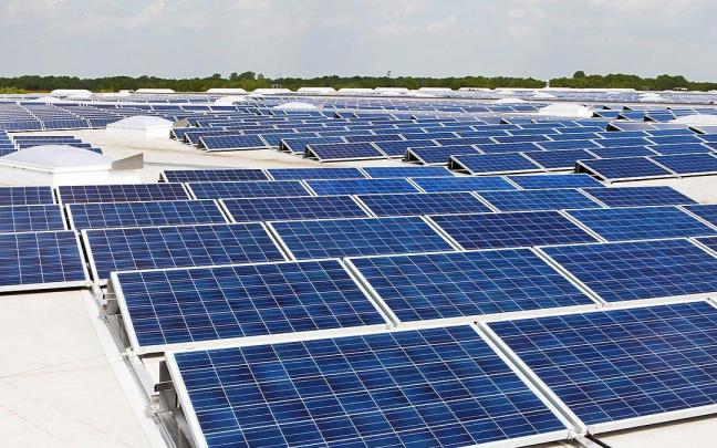 Paneles solares ajenos a esta información.