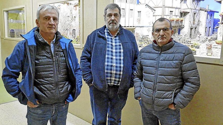 Patxi Agirre, Felipe Orabengoa y Luis Borrega, en la exposición de la primera planta.