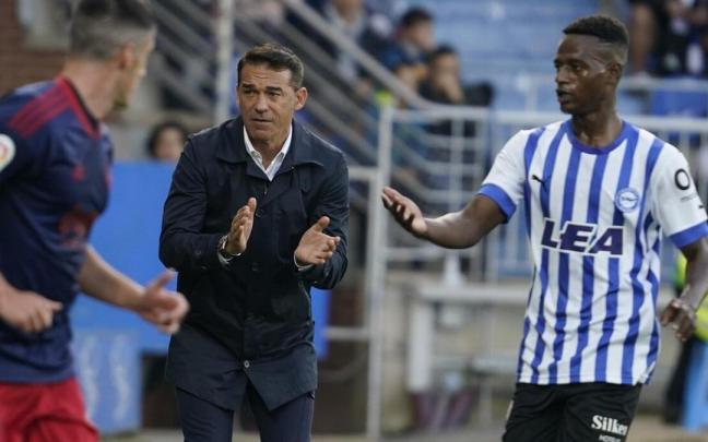 Luis García da instrucciones en un partido de esta temporada Luis García da instrucciones en un partido de esta temporada