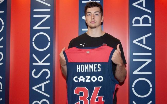 Hommes, durante su presentaci&oacute;n como nuevo jugador del Baskonia