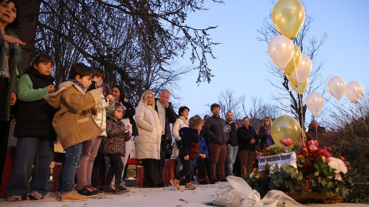 Adano quiso recordar ayer, por segundo año consecutivo, en el Jardín de la Memoria a los héroes y heroínas que han fallecido por el cáncer. La batalla contra esta enfermedad, como señaló la presidenta, Olai