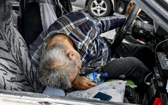 Un hombre muerto tras el ataque ruso a un convoy humanitario en Zaporiyia. Un hombre muerto tras el ataque ruso a un convoy humanitario en Zaporiyia.