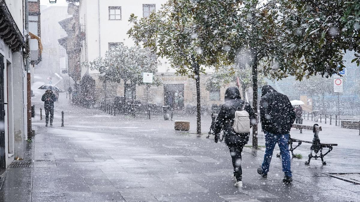 La nieve puede caer este lunes a solo 400 metros.