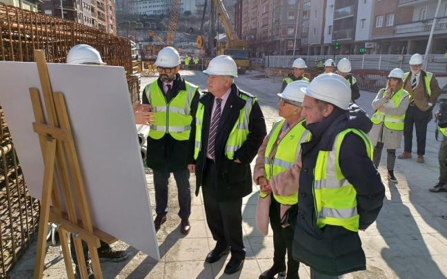 Visita del consejero I&ntilde;aki Arriola y la alcaldesa de Pasaia, Izaskun G&oacute;mez, a las obras del Topo.