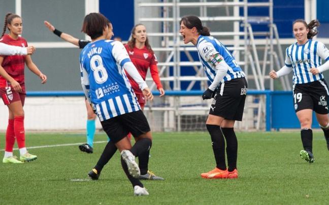Míriam celebra el tanto de penalti que supuso el 2-0 Míriam celebra el tanto de penalti que supuso el 2-0