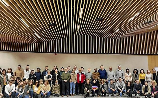Representantes de diferentes agentes socioeconómicos de Urola Erdia en la presentación del Plan Estratégico. Foto: Azkoitiko Udala Representantes de diferentes agentes socioeconómicos de Urola Erdia en la presentación del Plan Estratégico. Foto: Azkoitiko Udala