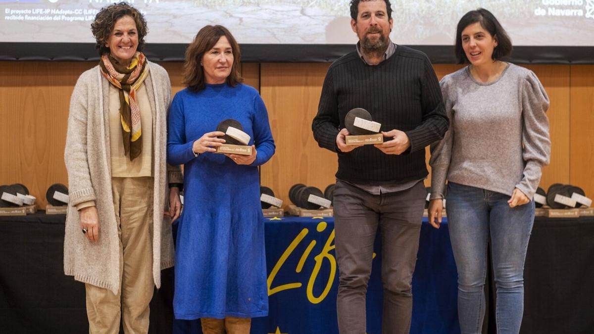 La consejera Itziar Gómez junto a la alcaldesa de Burlada, Ana Góngora, el alcalde de Villava, Mikel Oteiza, y la Directora General de Industria, Energia y Proyectos Estrategicos de la S3, Uxue Itoiz.