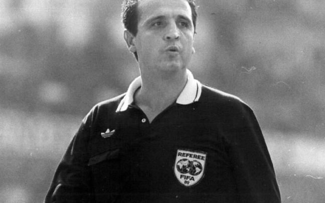 El ex&aacute;rbitro y n&uacute;mero dos del Comit&eacute; T&eacute;cnico de &Aacute;rbitros Jos&eacute; Mar&iacute;a Enr&iacute;quez Negreira, cuando ejerc&iacute;a de colegiado
