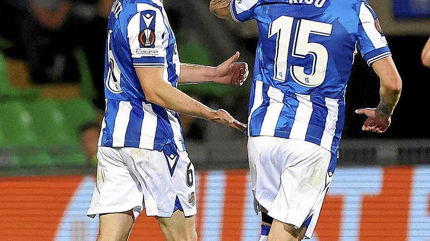 Aritz y Rico festejan el 0-2 del beasaindarra, el jueves. | FOTO: REAL SOCIEDAD