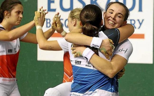 Olatz Arrizabalaga y Andrea Capell&aacute;n, ayer en la final.