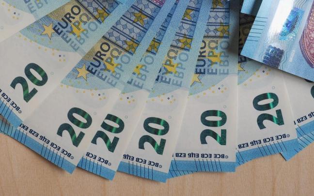 Varios billetes de 20 euros. Varios billetes de 20 euros.