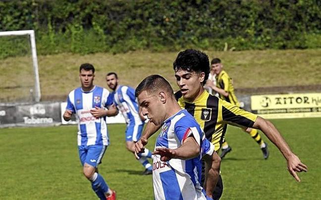 El cartel de las fiestas está dedicado al CD Sondika. | FOTO: PABLO VIÑAS