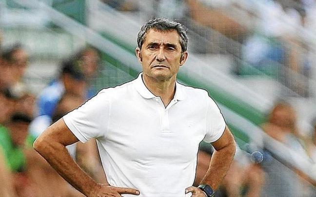 Ernesto Valverde Ernesto Valverde, con los brazos en jarra, en un instante del encuentro de ayer entre el Elche y el Athletic.