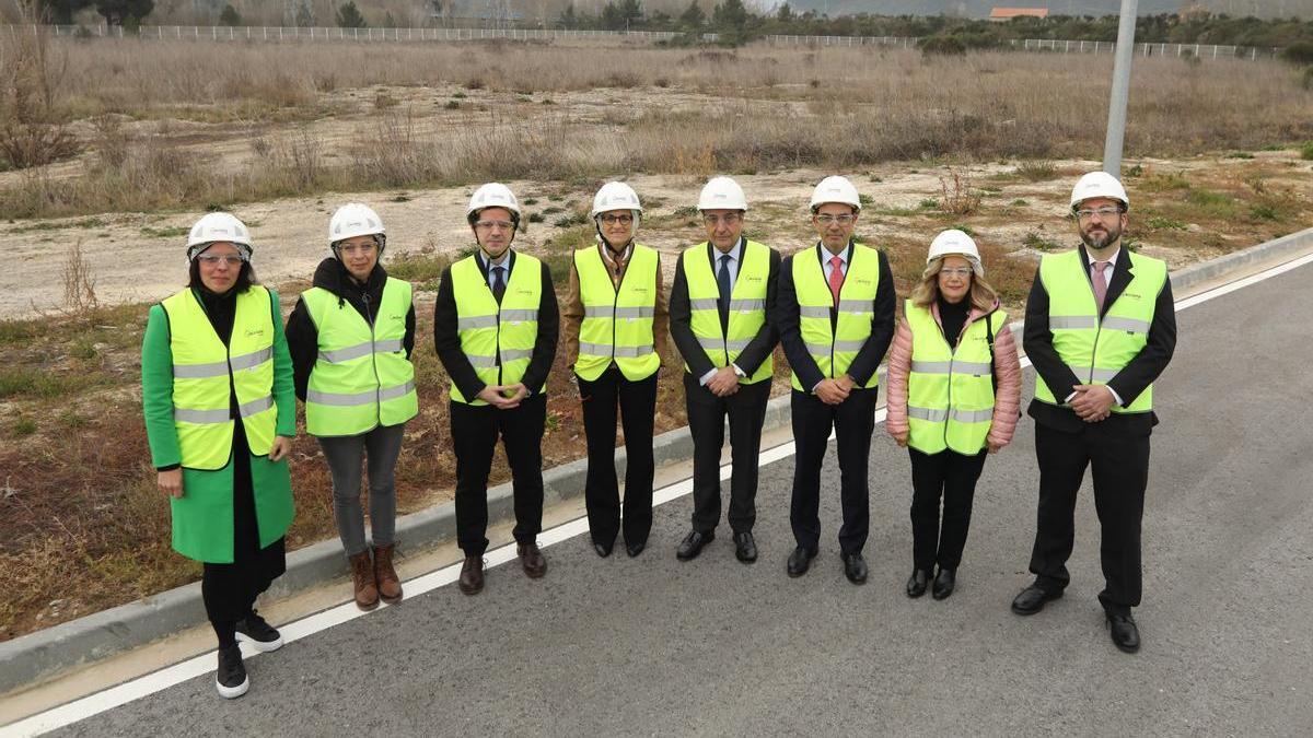 De izquierda a derecha: La directora general de Industria, Energía y Proyectos Estratégicos S4, Uxue Itoiz; la alcaldesa de Sangüesa, Lucía Echegoyen; el consejero de Desarrollo Económico y Empresarial, Mikel Irujo; la Pre