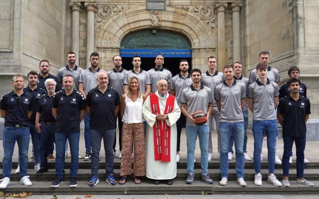 El Surne Bilbao Basket visita la Basílica de Begoña El Surne Bilbao Basket visita la Basílica de Begoña