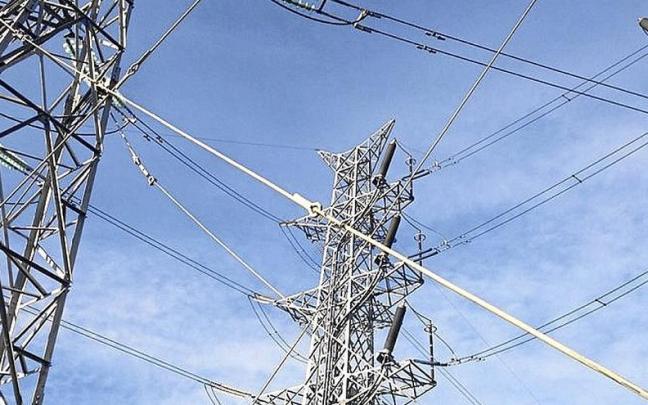Unas torres de alta tensi&oacute;n de electricidad. | FOTO: E.P.
