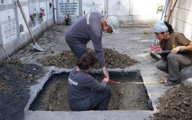 En la primera campaña se hallaron 14 cuerpos. En la primera campaña se hallaron 14 cuerpos.