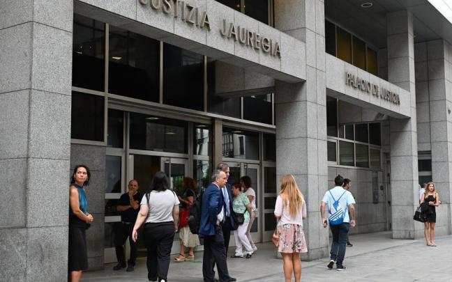 El juicio contra el asesino de su mujer y su hija en Abanto-Zierbena en 2020 ha empezado este lunes