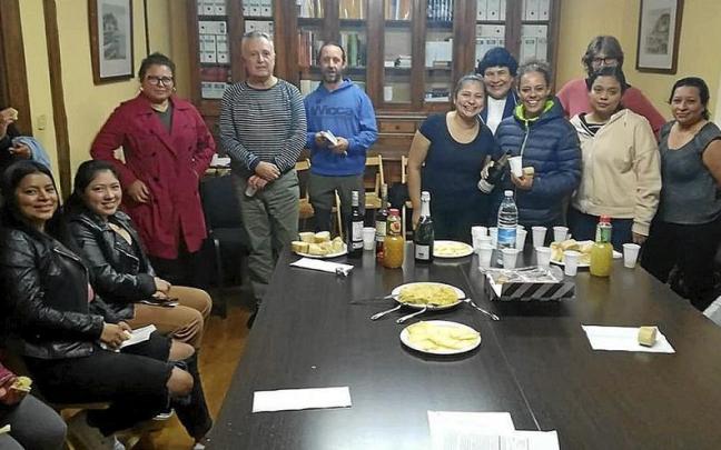 Etorri berriei harrera emateaz gain, euskararen garrantziaz aritu ziren. | ARGAZKIA: UTZITAKOA