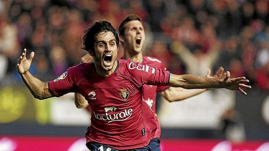 Arribas celebra el gol marcado al Getafe en mayo de 2013. Al fondo, Oier.