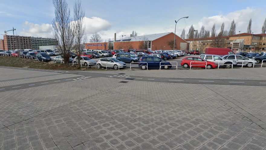 Aparcamiento en Arrosadia.