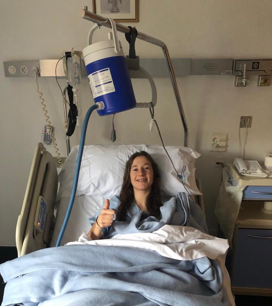 Aileen Ripa, tras su intervención en la Clínica San Miguel.