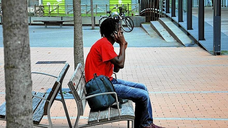 Una persona de origen extranjero en el Zumardi Handi. | FOTO: M.S.S.