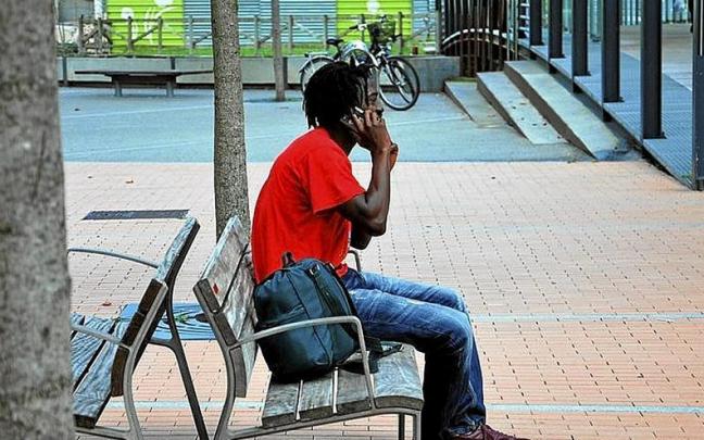 Una persona de origen extranjero en el Zumardi Handi. | FOTO: M.S.S.