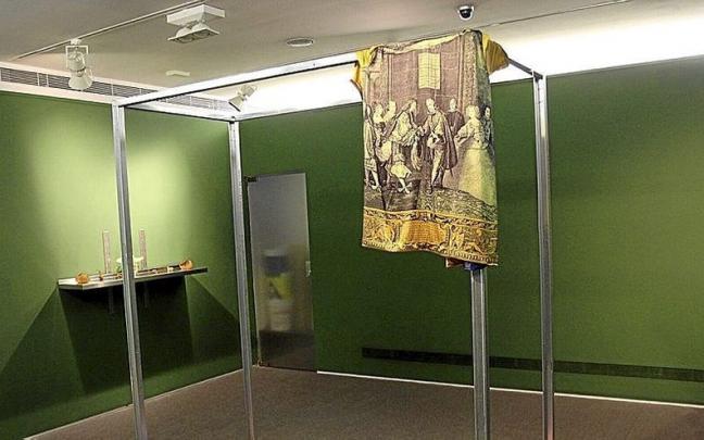 La zona verde de la exposici&oacute;n &lsquo;Pliegues temporales&rsquo;, en la sala Menchu Gal. | FOTO: N.G.