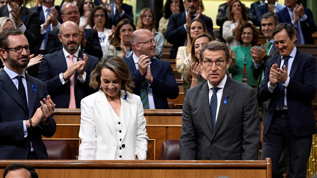 Feijóo, junto a Cuca Gamarra en el Congreso