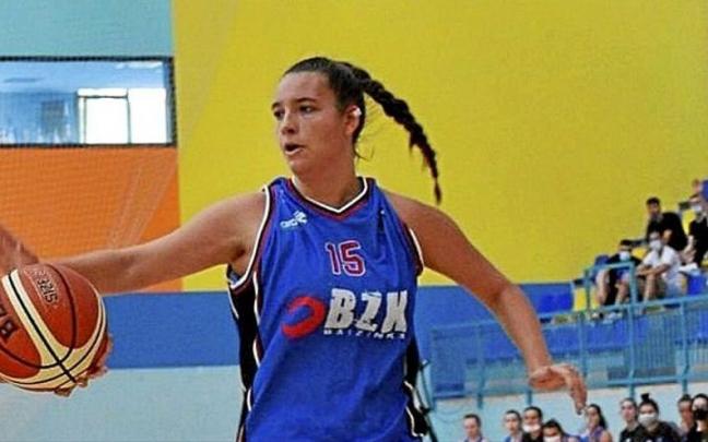 Irene Hernanz, con la camiseta del CB Eg&uuml;&eacute;s. | FOTO: CEDIDA