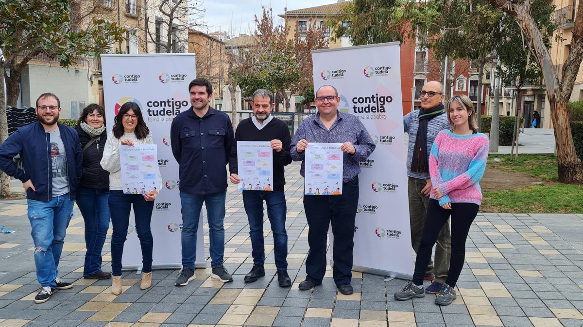 Algunos de los integrantes de Contigo Tudela, en la calle Herrerías