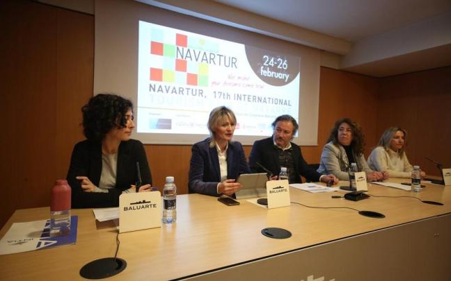 Natalia Bellostas, directora gerente de Intia; Maitena Ezkutari, directora general de Turismo de Navarra; Luis Cort&eacute;s, director de Navartur; Carmen Alba, concejala de Turismo del Ayuntamiento de Pamplona; y Ana Beri&aacute;in, presidenta de la Asoc